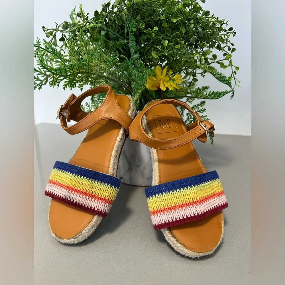 GAP SANDALS - Picture 1 of 8
